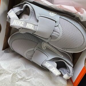 Nike Kids Light Gray Sneakers flex runner 3 boys sneaker